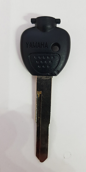 MOTO YAMAHA NEGRA CON PERFIL YH35